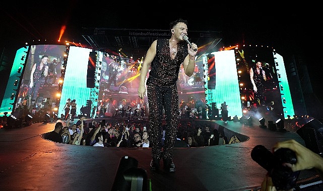 Edis Muhteşem Performansıyla İstanbul Festivali’ni Salladı