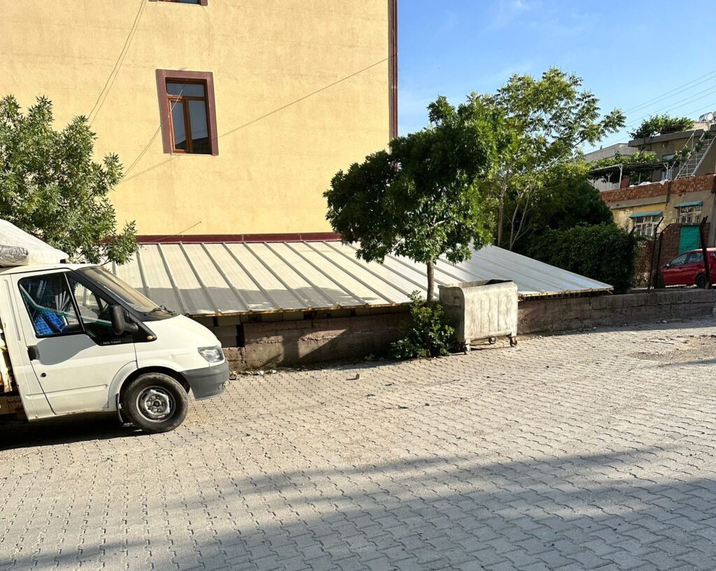 Ergani Öğretmen Evi  Ruhsatsız Yapısı İle Gündemde