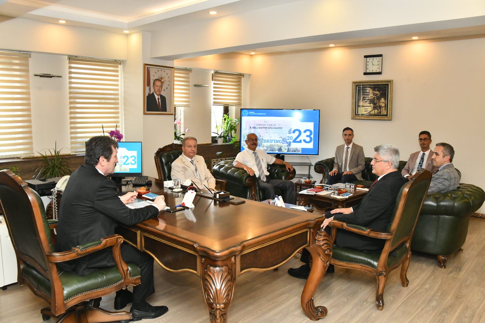 Vali Orhan Tavlı, İl Milli Eğitim Müdürlüğü’nü ziyaret etti.