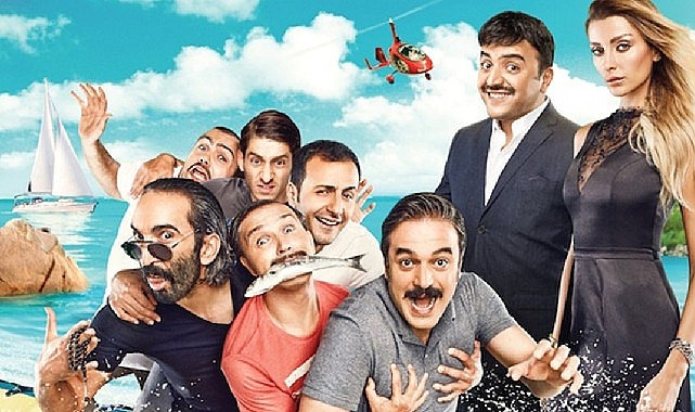 Gölcük’te açık havada sinema keyfi “Geniş Aile 2: Her Türlü” ile devam ediyor