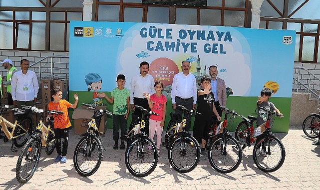 Güle Oynaya Camiye Gel Projesi’nde Bisiklet Dağıtımı Başladı