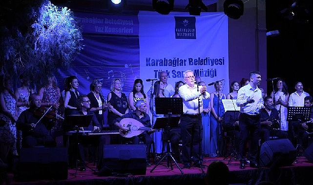 Karabağlar Belediyesi TSM Korosu’ndan renkli konser