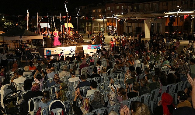 Küçükçekmece’de ‘Sanat’ parka taşındı, yaz akşamları renklendi