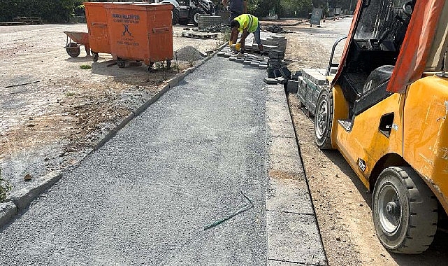 Yelkenkaya Caddesinin kaldırımları yenileniyor