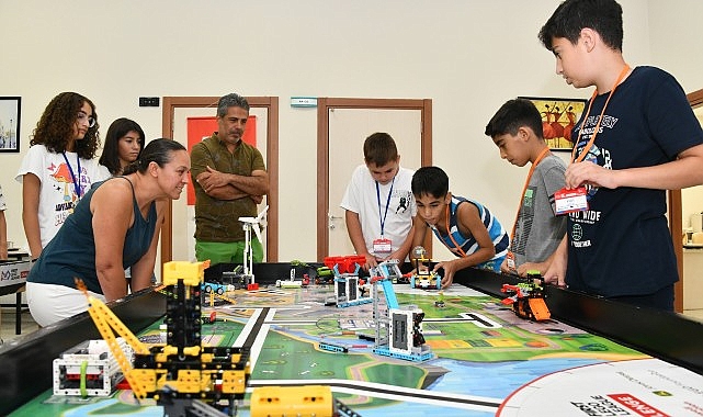 Yenişehir Belediyesinden çocuklara robotik kodlama ve LEGO eğitimleri