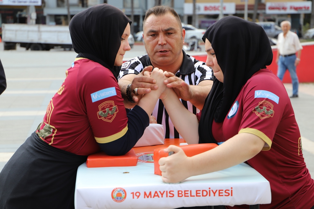 19 Mayıs’ta Bilek Güreşi Yarışları Yapıldı.