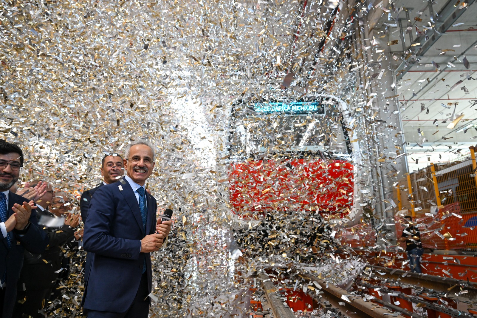 MİLLİ VE YERLİ SÜRÜCÜSÜZ İLK METRO ARACI RAYLARDA…