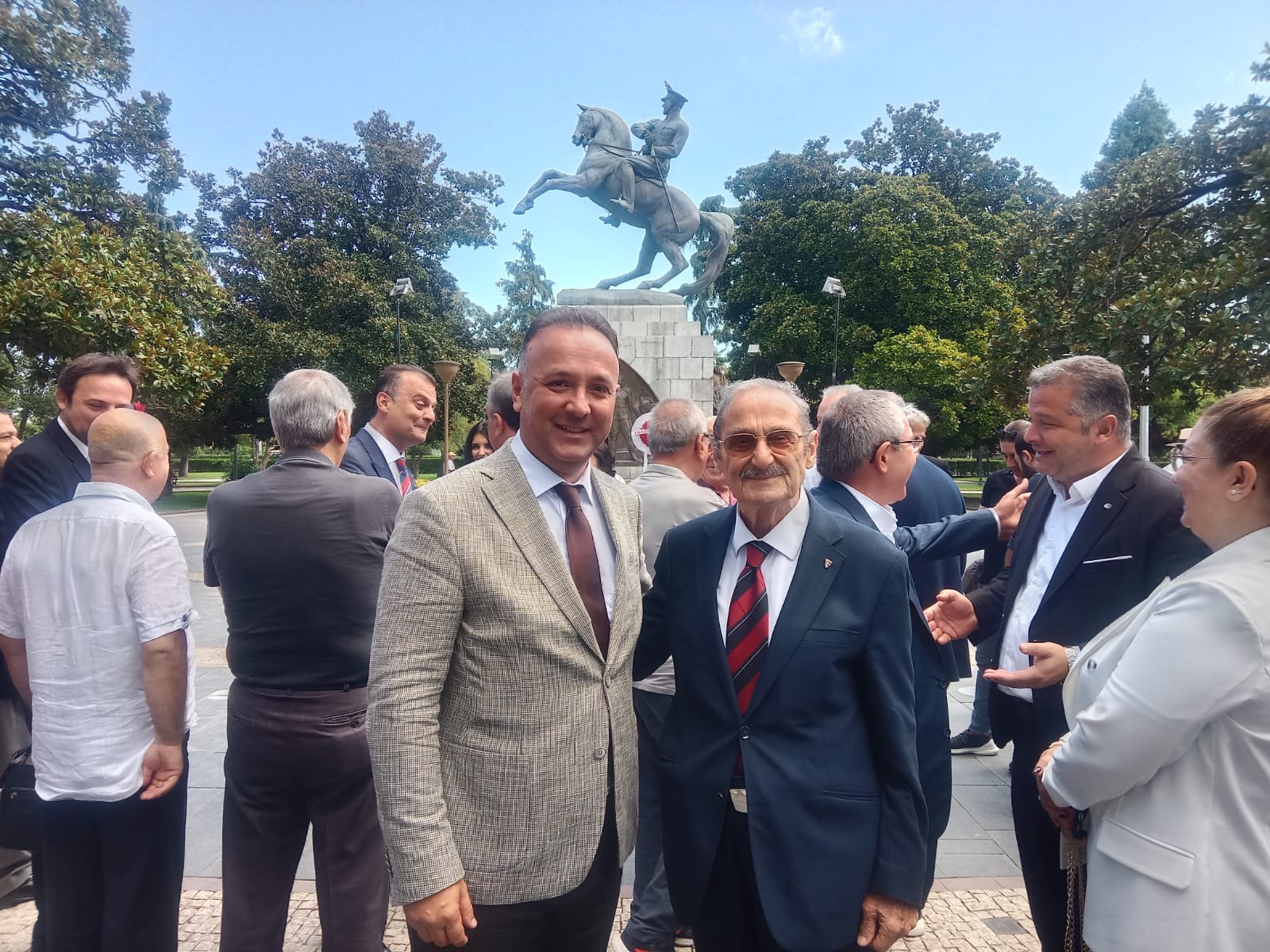 AKCAGÖZ, CHP’NİN 100.YILINI KUTLADI