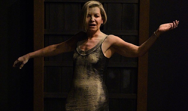 Dünyaca Ünlü Yönetmen Theodoros Terzopoulos’un hem Yönettiği hem de Sahnede Olduğu ‘İO’ Oyunu Kasım’da DasDas’ta