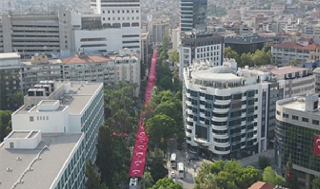 İzmirliler geleneksel Zafer Yürüyüşü’nde buluştu