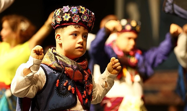 Konak’ta 7’den 77’ye Halk Oyunları Şenliği