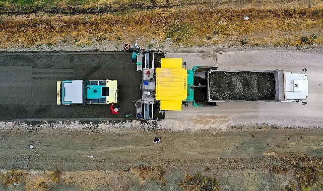Van Büyükşehir’den Çaldıran’da beton yol çalışması
