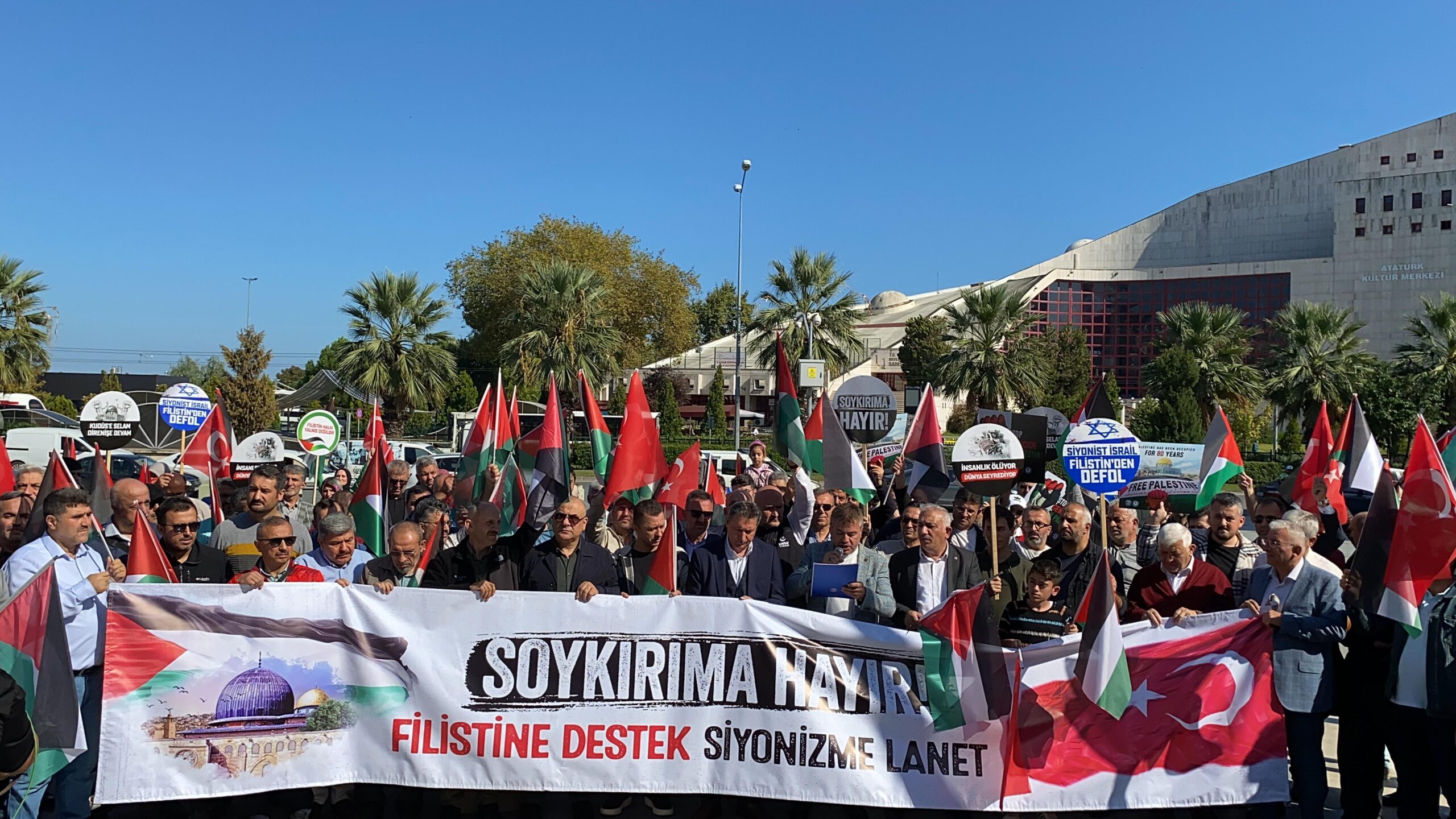 “Zulmün ateşi insanlığı kuşatıyor”