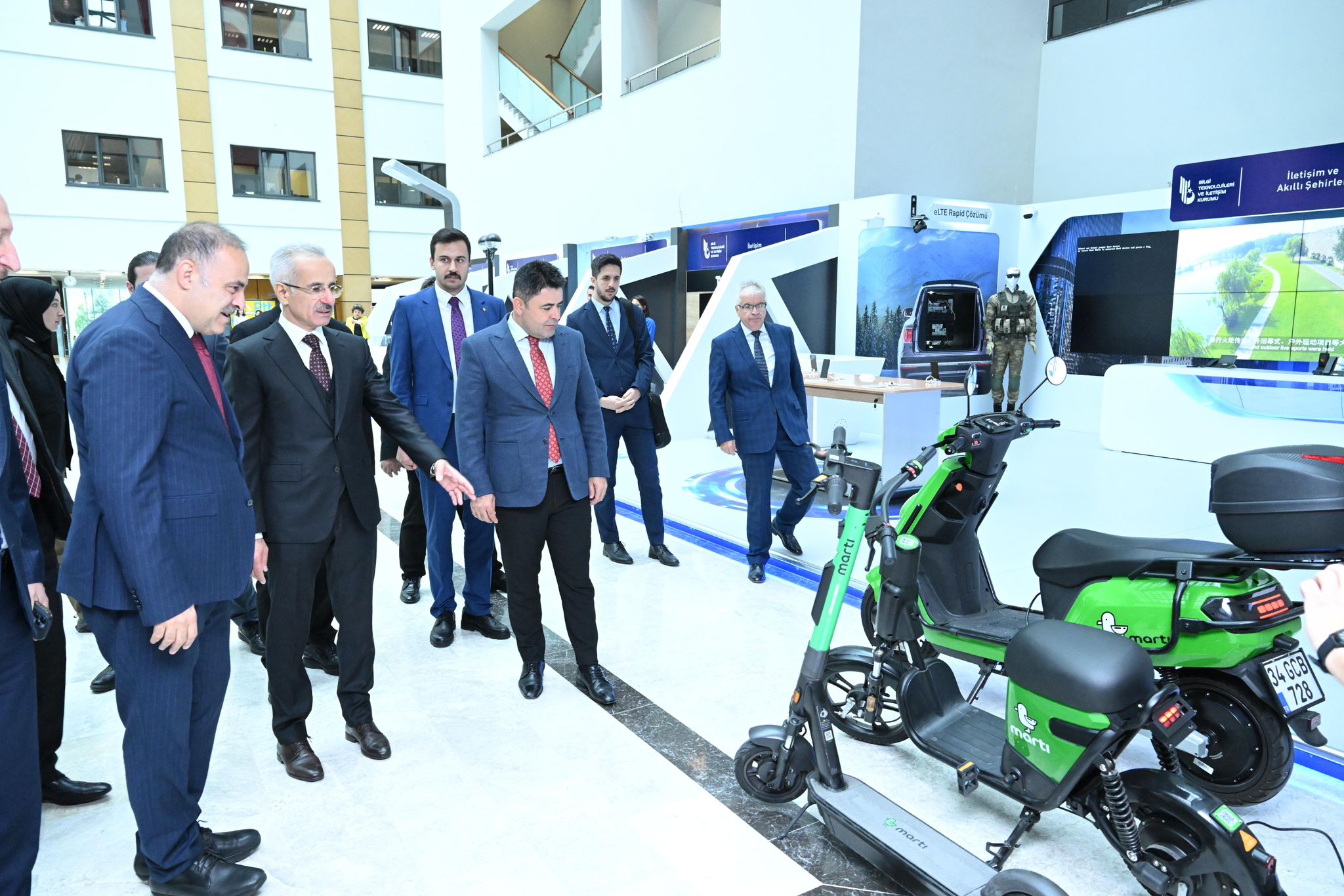 ULAŞTIRMA BAKANI URALOĞLU BTK AKADEMİYİ ZİYARET ETTİ