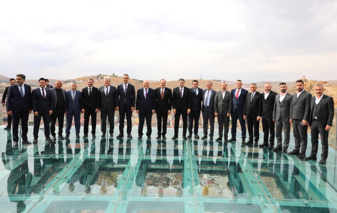 MİLLETVEKİLİ OSMANAĞAOĞLU’NDAN BELEDİYE BAŞKANI PEKMEZCİ’YE ZİYARET