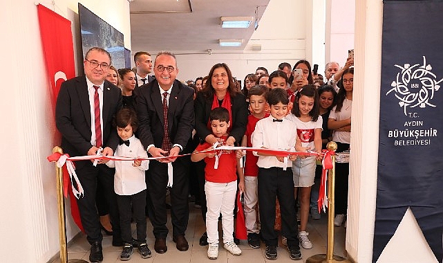 Başkan Çerçioğlu ‘Cumhuriyet’ Sergisinin açılışını gerçekleştirdi