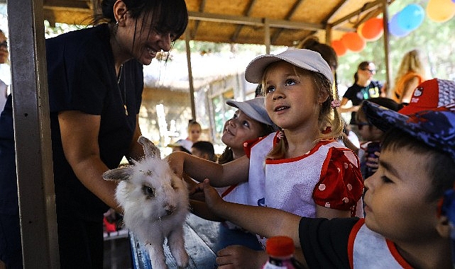 Dünya Hayvanları Koruma Günü’nde Miniklere Eğlenceli Gezi