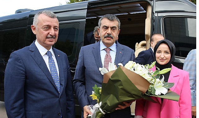 Kocaeli Büyükşehir Belediyesi, Cumhuriyet’in 100. yılında Cumhuriyeti ilelebet yaşatacak gençlere 330 Robotik Kodlama Atölyesi armağan etti