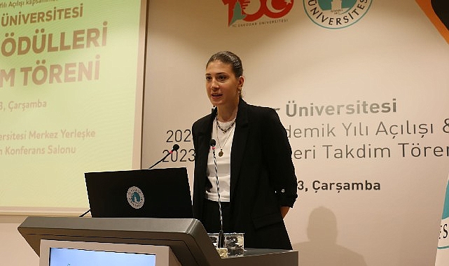 Milli Voleybolcu İlkin Aydın’a ‘Üsküdar Üniversitesi Özel Ödülü’