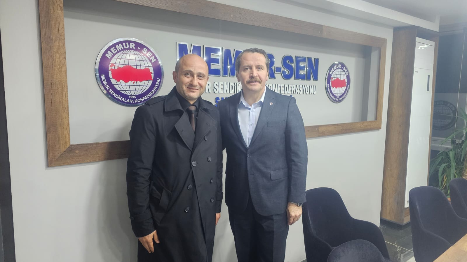 Durmuş, daha önceden de temsilciliğini yaptığı Memur-Sen Genel Başkanı Ali Yalçın ile bir araya geldi