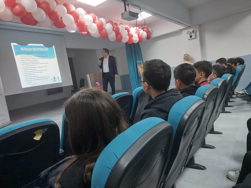 Lise Öğrencilerine Samsun Kariyer Eğitimi Programı Başladı