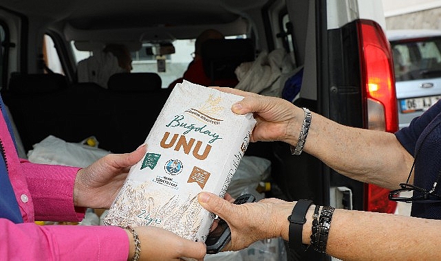 Buğday unları ve ayçiçek yağları sofralara ulaşıyor