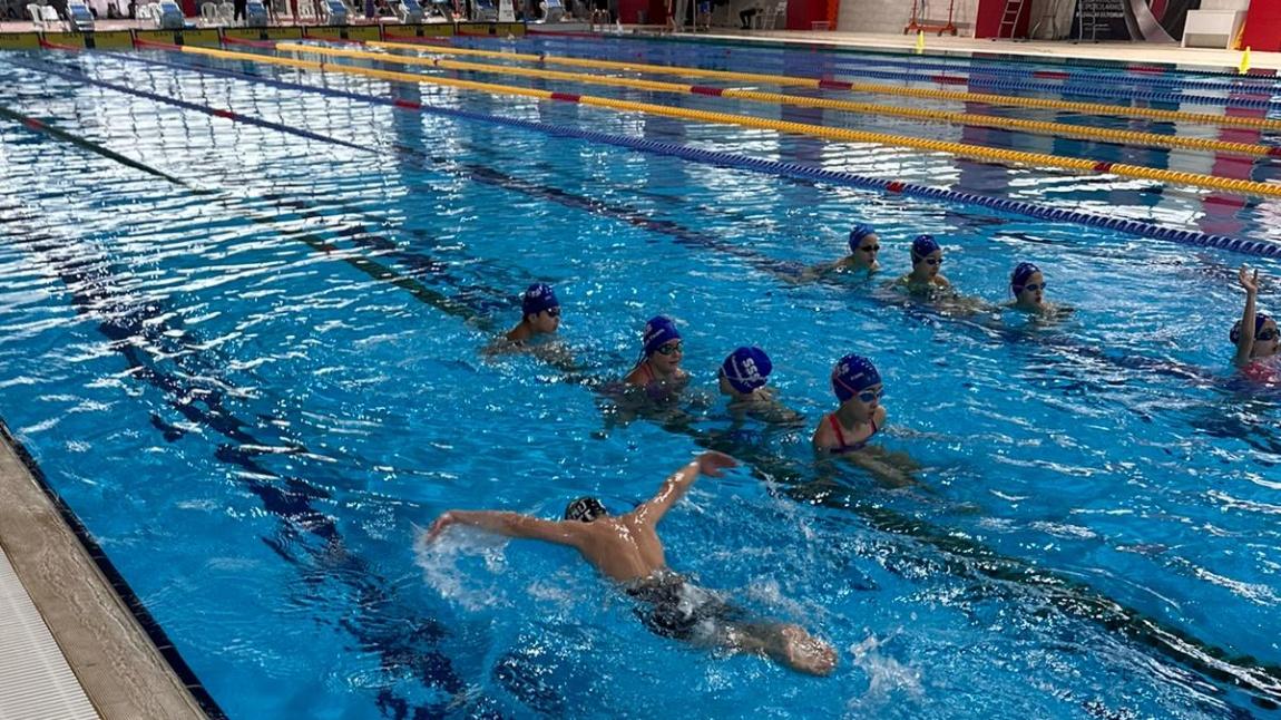 MERİÇ ERDEN YÜZMEDE MADALYAYA DOYMUYOR