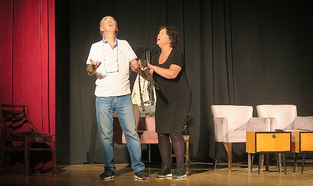 Kara komedi “fay hattı” foça’da sahnelendi