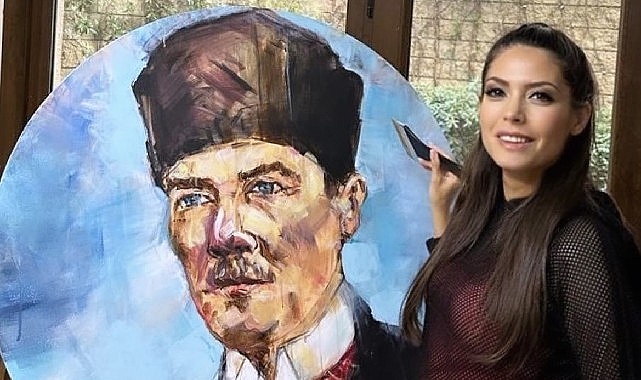 Miami’de Gerçekleşen 100. Yıl Cumhuriyet Bayramı Resepsiyonunda, Bir Türk Kadın Ressam Geceye Damgasını Vurdu!
