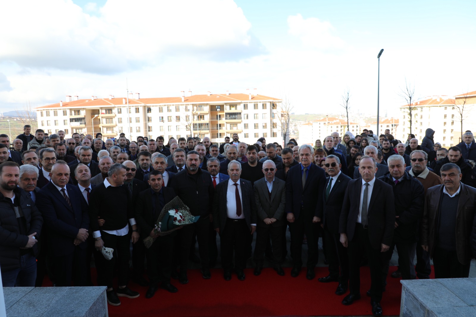 BAŞKAN DEMİRTAŞ’A ÇİÇEKLİ KARŞILAMA