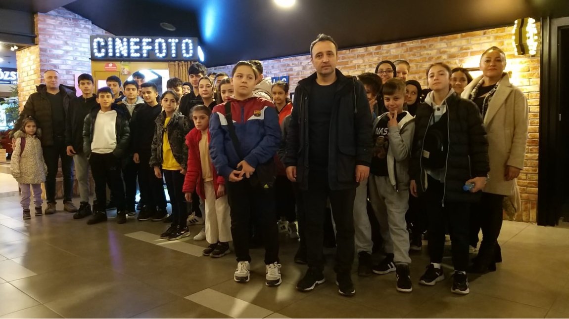 OKUL ÖĞRENCİLERİNE SİNEMA ETKİNLİĞİ