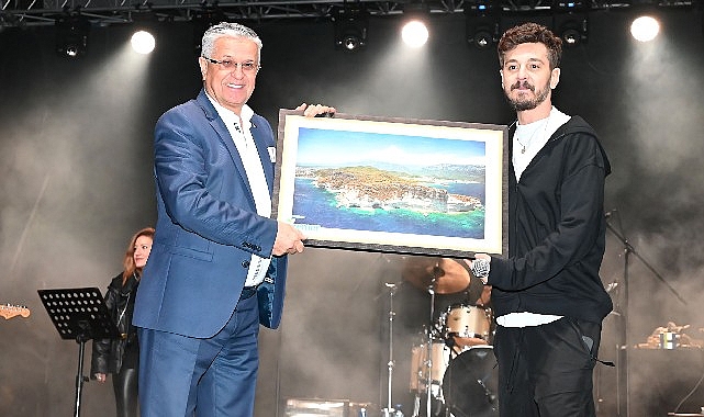 Rock grubu Kolpa Kemer’de konser verdi
