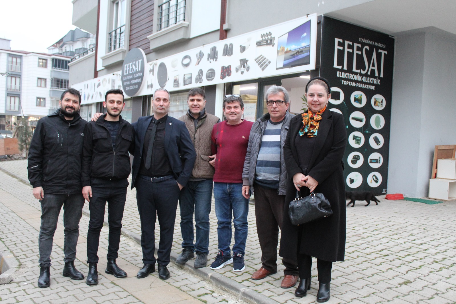Samsun Memleket Partisi Büyükşehir Belediye Başkan Adayı Seyit Ahmet Koçak, İlkadım belediye başkan adayı Yeşim Kadıoglu ve belediye meclisi üyeleri Canik İlçesi’nde Esnaf Ziyaretlerinde Bulundu