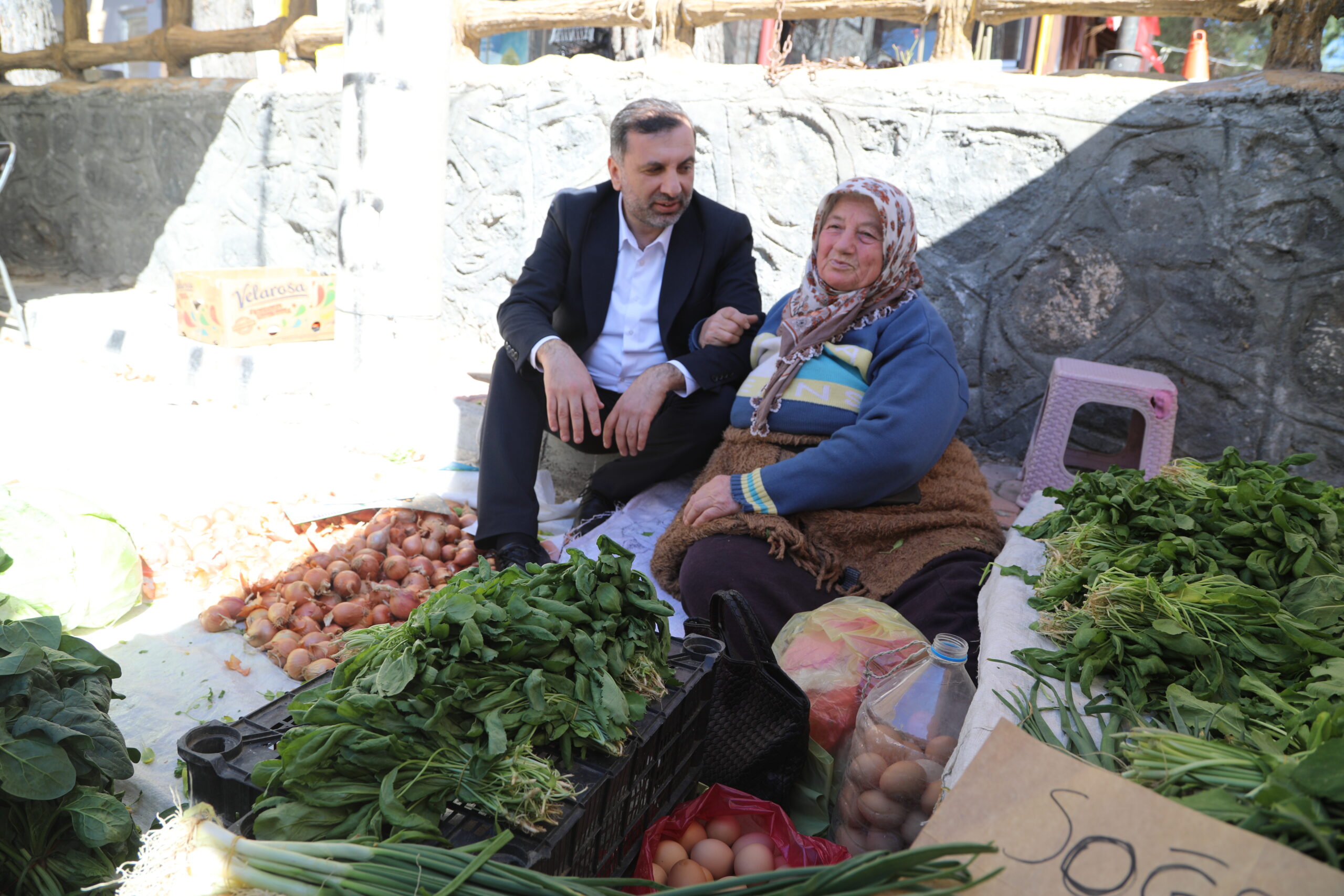 SARICAOĞLU, PAZARCIYA MÜJDEYİ PAZARDA VERDİ