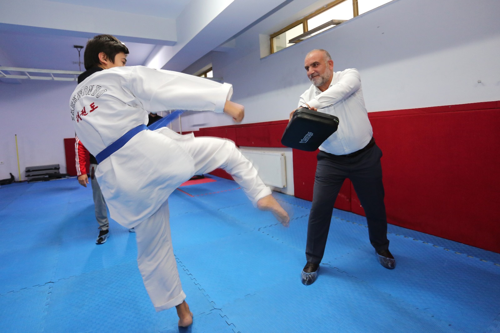 Canik Belediyesi çocukları sporla buluşturuyor