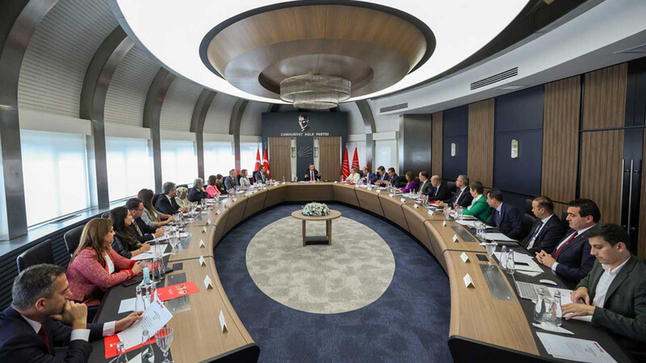 CHP MYK, İmralı’dan gelen silah bırakma çağrısı sonrası olağanüstü toplandı