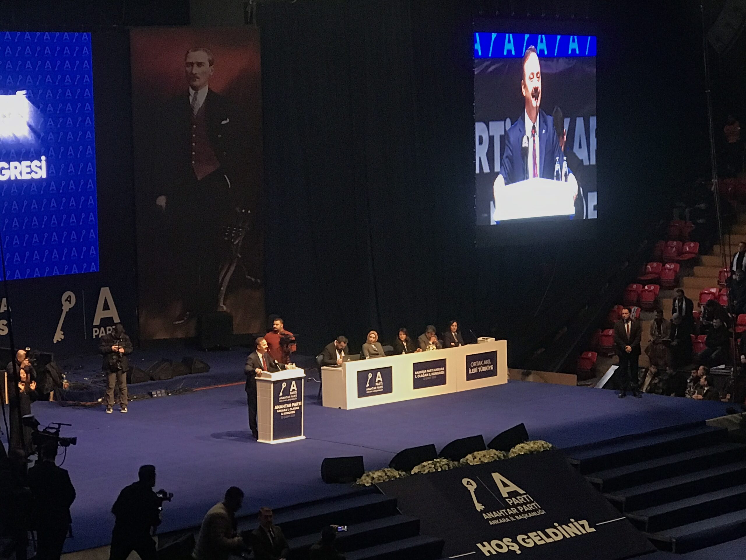 Yavuz Ağıralioğlu’ndan AK Parti Kongresine: Farklı salonlarda aynı şeyi söyleyeceksek bu memleket yönetilememiştir