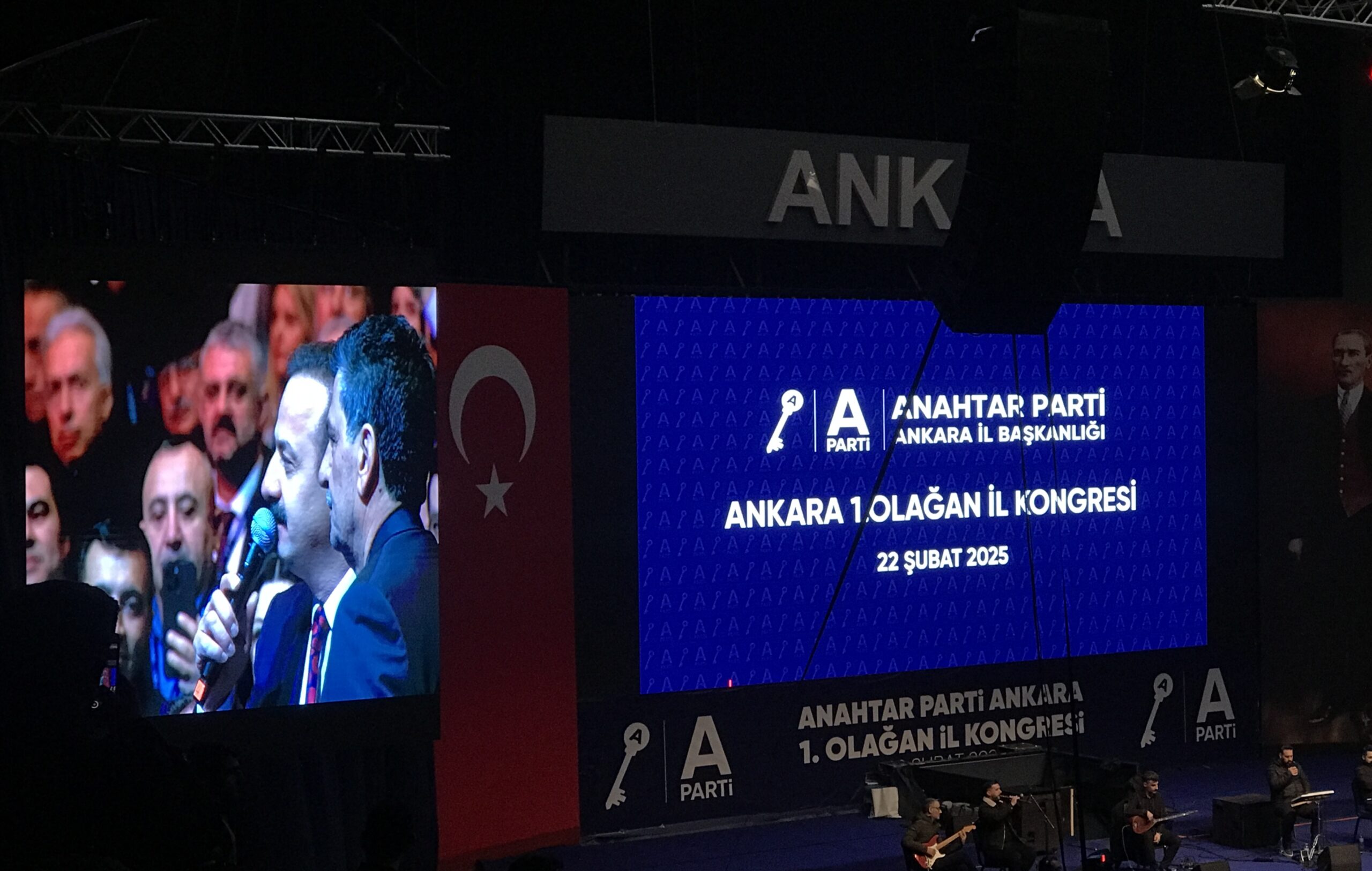 Yavuz Ağıralioğlu’ndan Ankara İl Kongresi’nde şiir!