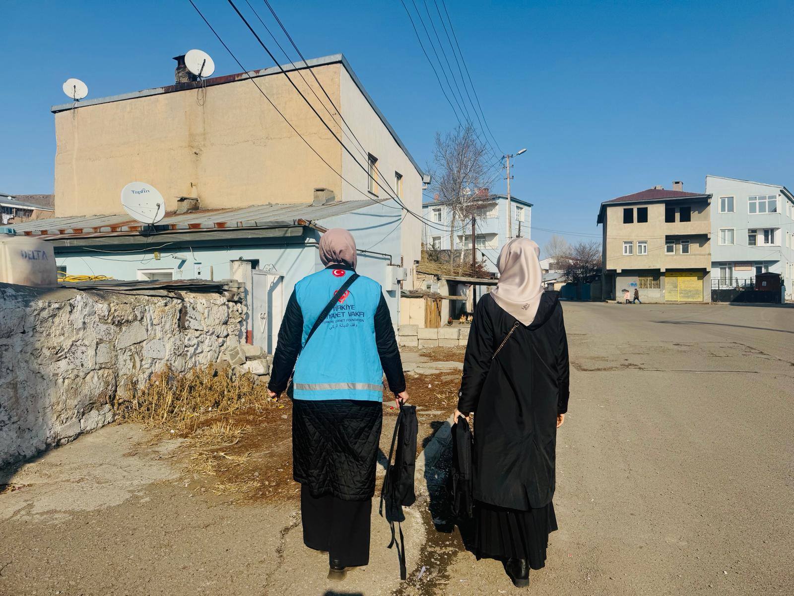 Kars TDV Kadın Kollarından öğrencilere eğitim desteği