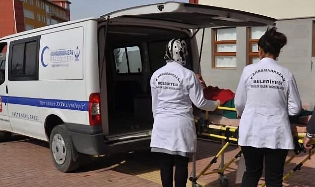 Kahramankazan Belediyesi’nin gönüllere dokunan hasta nakil aracı hizmeti, sağlıkta erişimi kolaylaştırmaya devam ediyor.