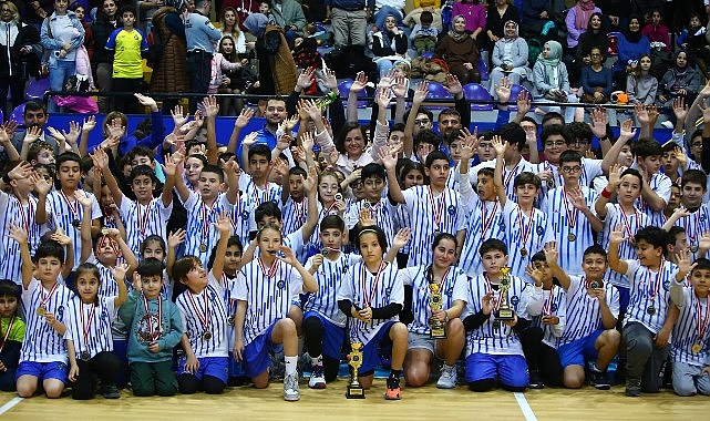 Karabağlar Belediyesi’nden 850 spor okulu öğrencisiyle coşkulu sömestr şenliği