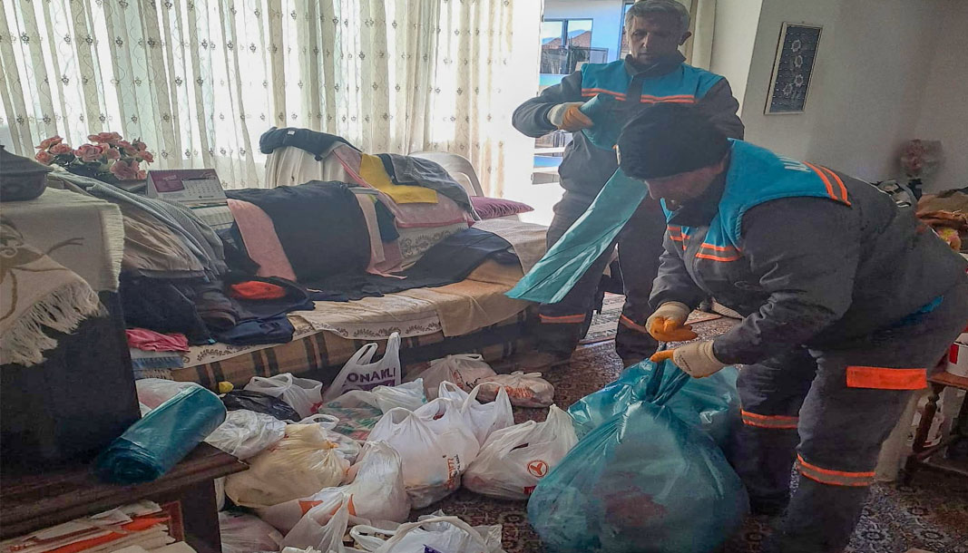 Alanya’da çöp ev temizlendi: Sağlıklı yaşam alanı yeniden kazandırıldı