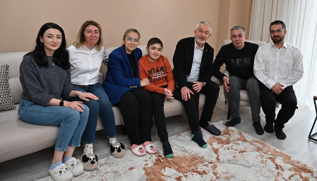 Isparta’da Başkan Başdeğirmen ve eşi Görkem Efe’nin ailesini ziyaret etti