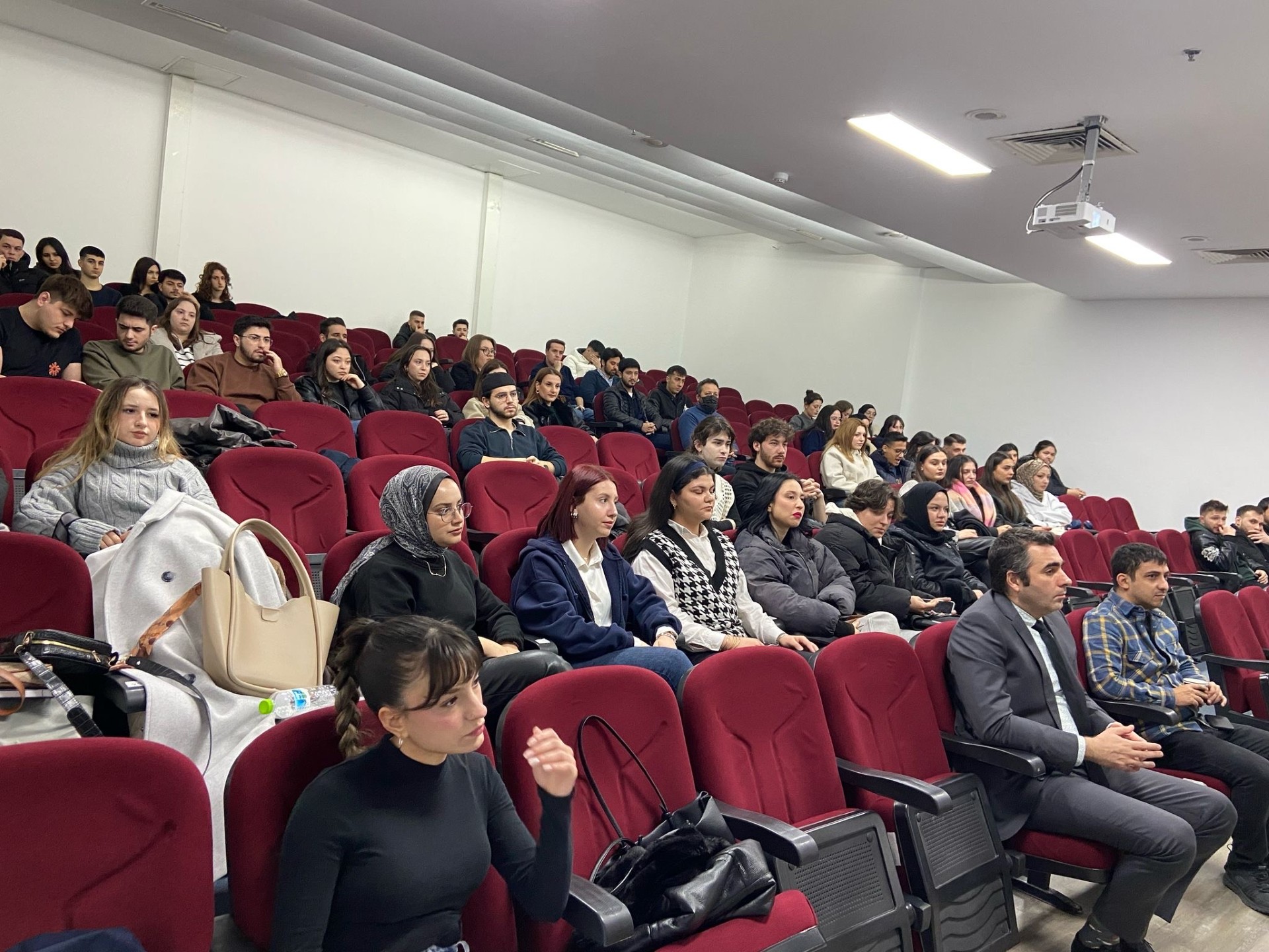 Üniversite Öğrencileri ‘K