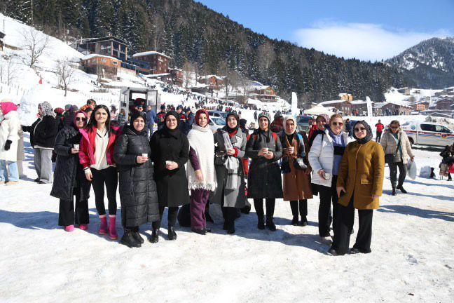 Öz Gıda İş Sendikası Kadın Komitesi üyeleri Kardan Adam Festivali’ne damga vurdu