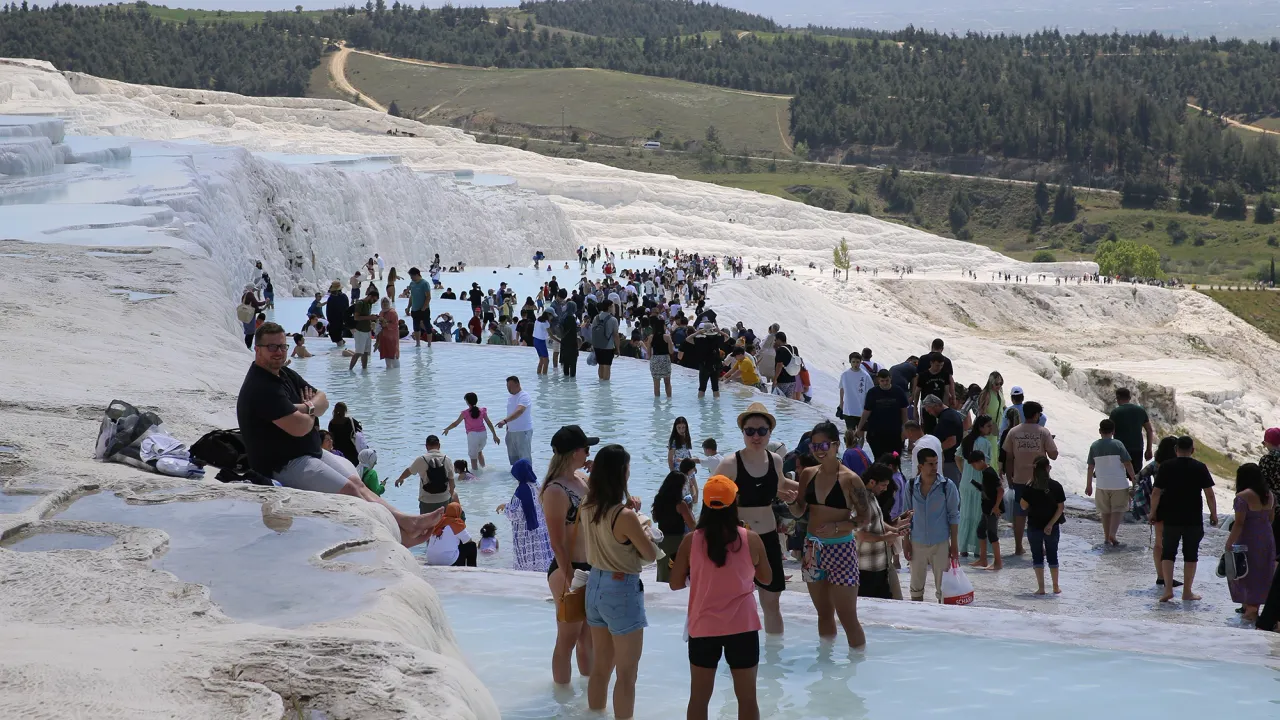 Bayram tatilinde Pamukkale’ye ziyaretçi akını