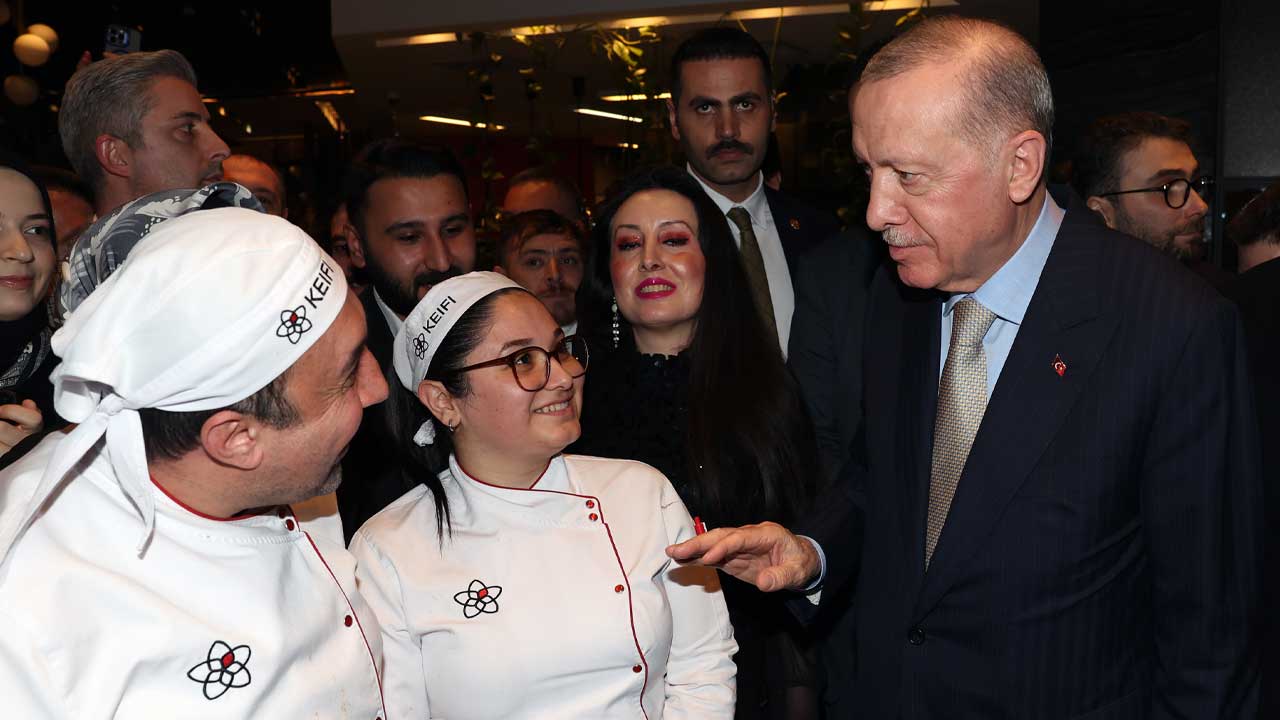 Cumhurbaşkanı Erdoğan’dan sürpriz kafe ziyareti