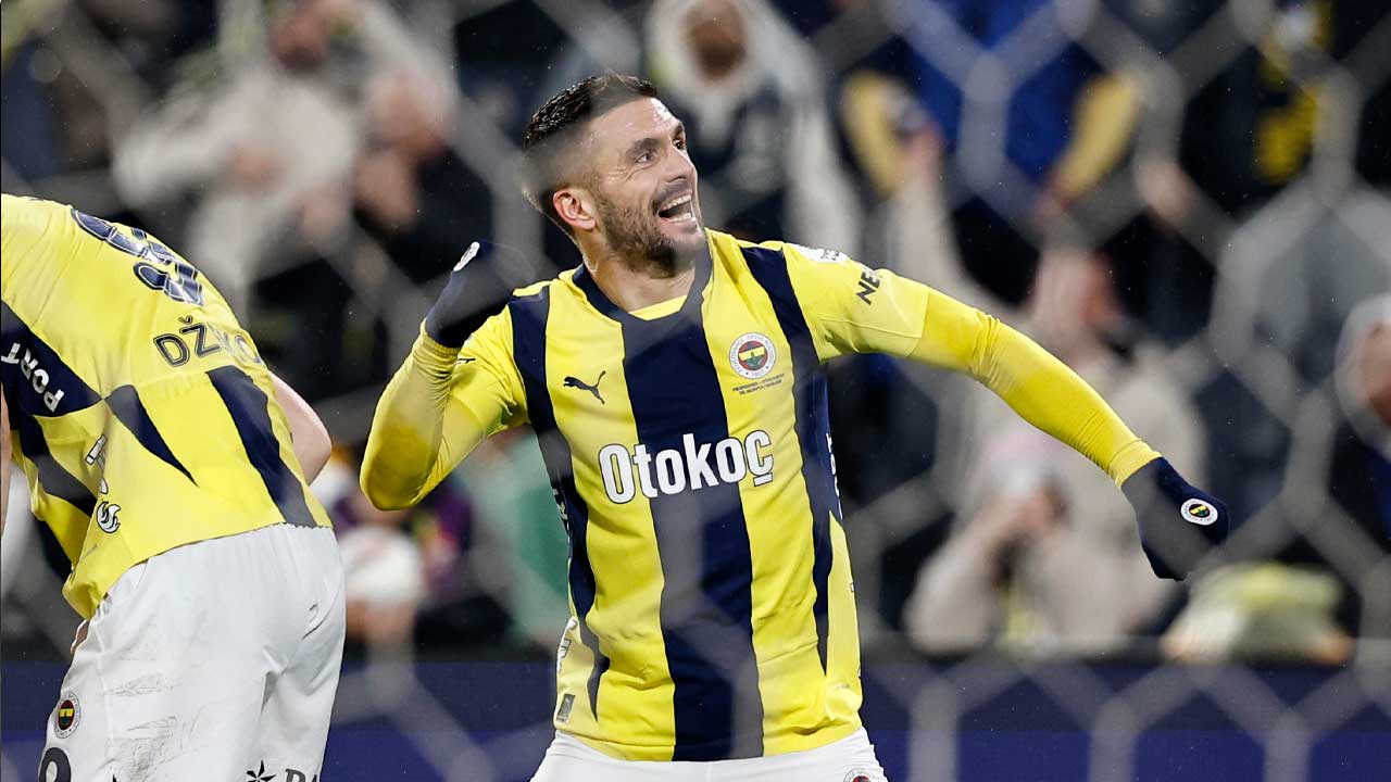 Fenerbahçe’ye Antalyaspor karşısında 30 dakika yetti: Galatasaray’la puan farkı 4’e düştü