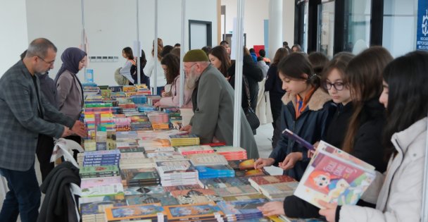 Dini Yayınlar Fuarı’na ziyaretçi akını