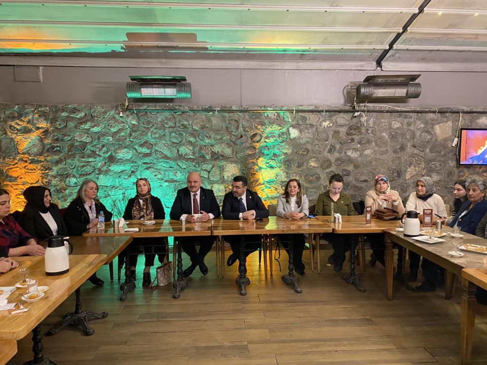 Kars Milletvekili Adem Çalkın, kadın kollarıyla bir araya geldi